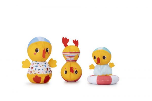 TRES PATOS JUNTO AL AGUA