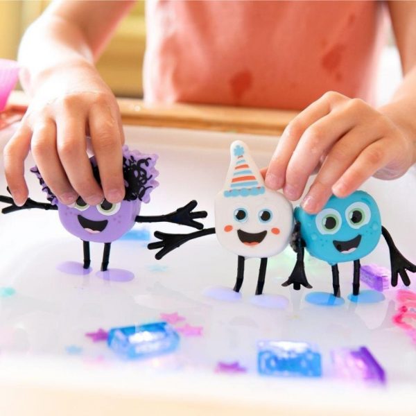 SET PERSONAJE PARTY MÁS DOS CUBOS LUZ MULTICOLOR