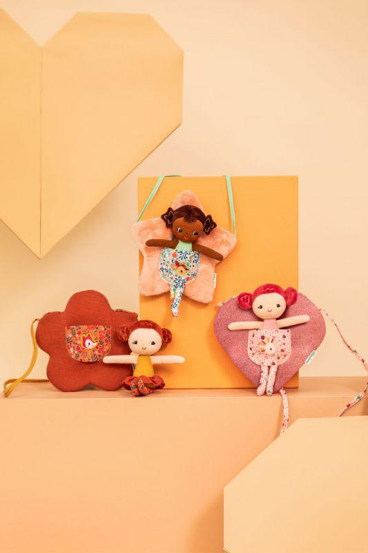 MUÑECA ALINE CON BOLSA EN FORMA DE