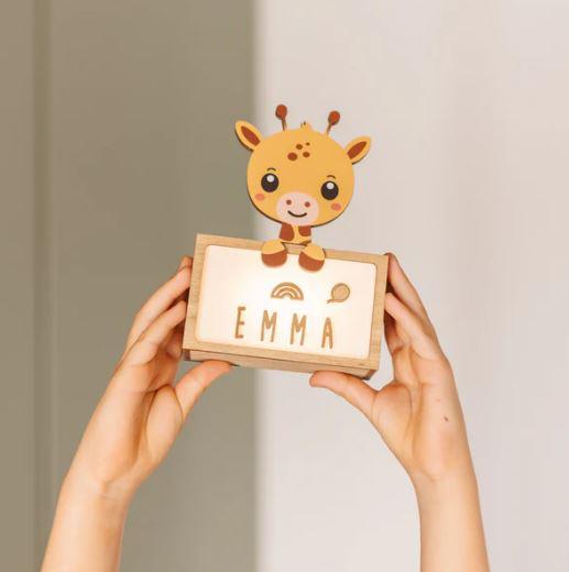 LAMPARA PEQUEÑA JIRAFA CON KIT DE LETRAS